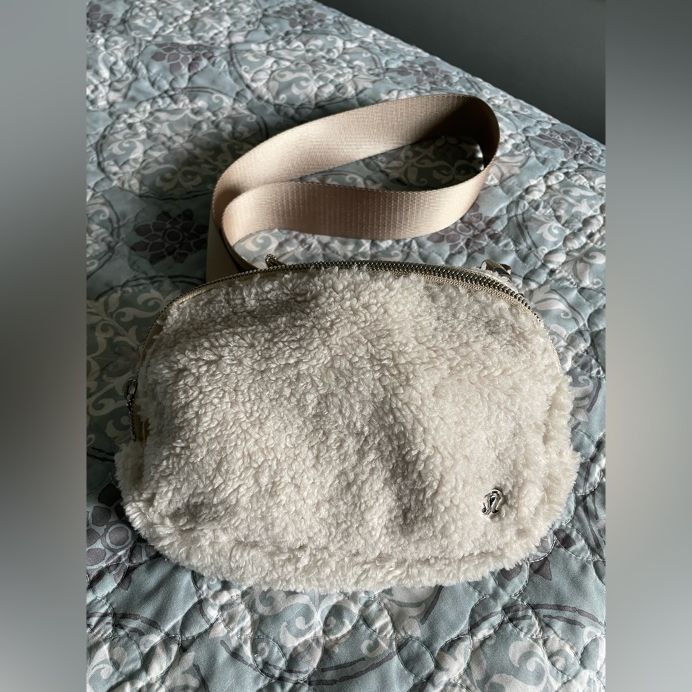 Lululemon Sherpa Belt Bag